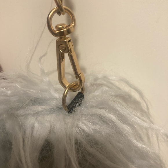 2 Chic Gray Faux Fur Crossbody Bag - Picture 5 of 6